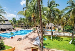 Outdoor pool, pool umbrellas, sun loungers