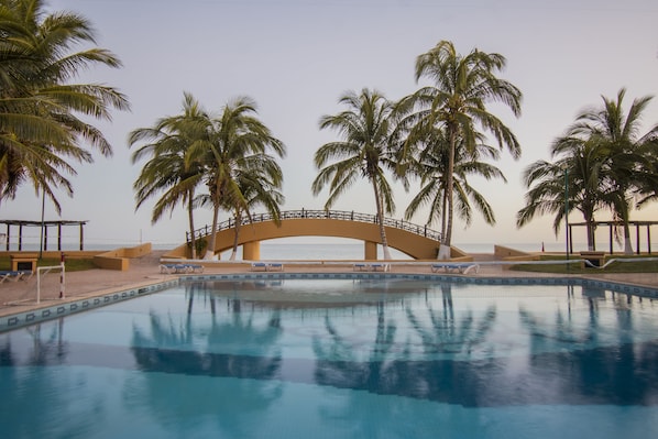 Outdoor pool, pool umbrellas, sun loungers