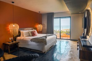 Premium Room, 1 King Bed, Ocean View | Down comforters, bed sheets - Reef Yucatan Hotel and Convention Center All Inclusive (Telchac Puerto)