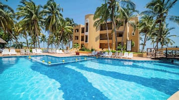 Outdoor pool, pool umbrellas, sun loungers