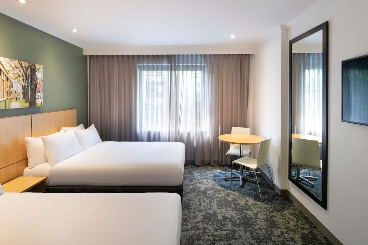 Chambre supĂ©rieure, 2 lits doubles (Family) | Coffre-fort pour ordinateur portable, bureau, rideaux dâobscurcissement