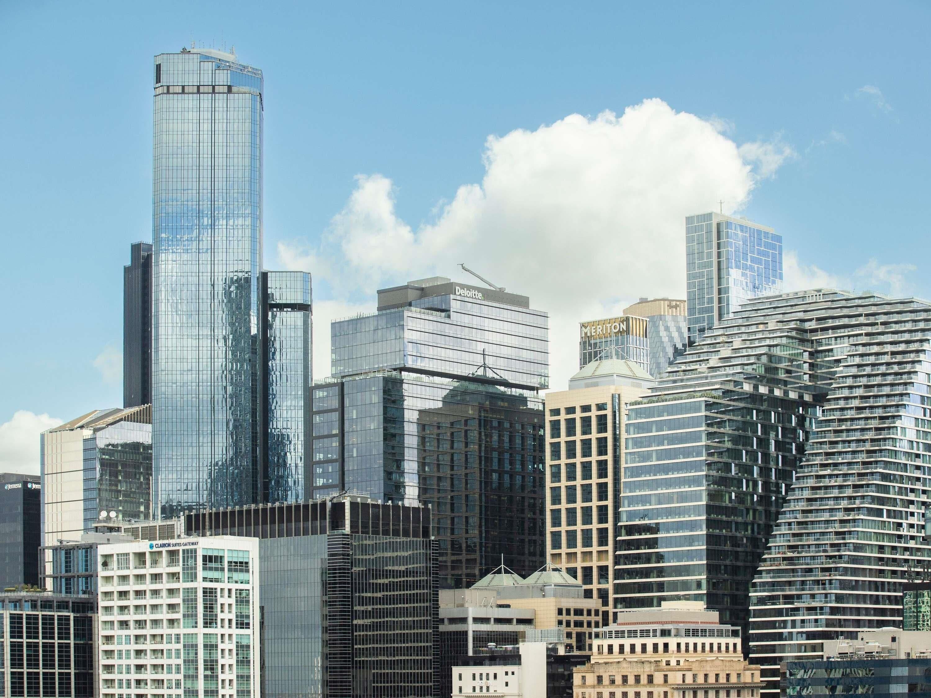 Deluxe King Room | In-room safe, desk, blackout drapes, soundproofing