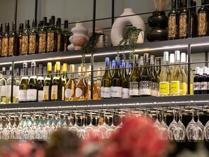 Bar (on property) - Mercure Melbourne Southbank (Southbank)