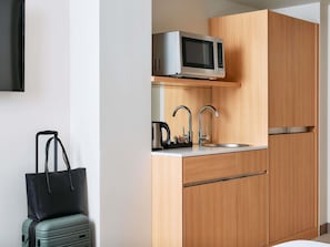 Chambre Supérieure, 1 grand lit | Coffres-forts dans les chambres, bureau, rideaux occultants