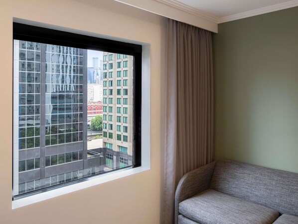 In-room safe, desk, blackout drapes, soundproofing - Mercure Melbourne Southbank (Southbank)