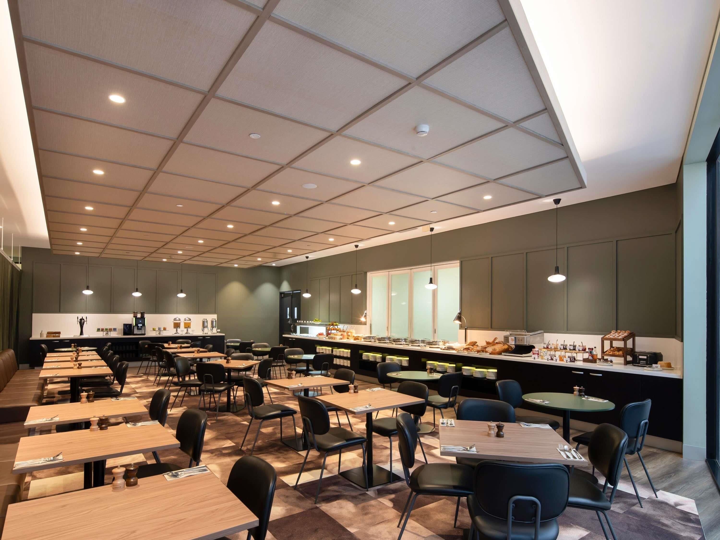 Daily buffet breakfast (AUD 32 per person)