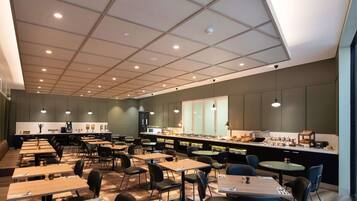 Daily buffet breakfast (AUD 32 per person)