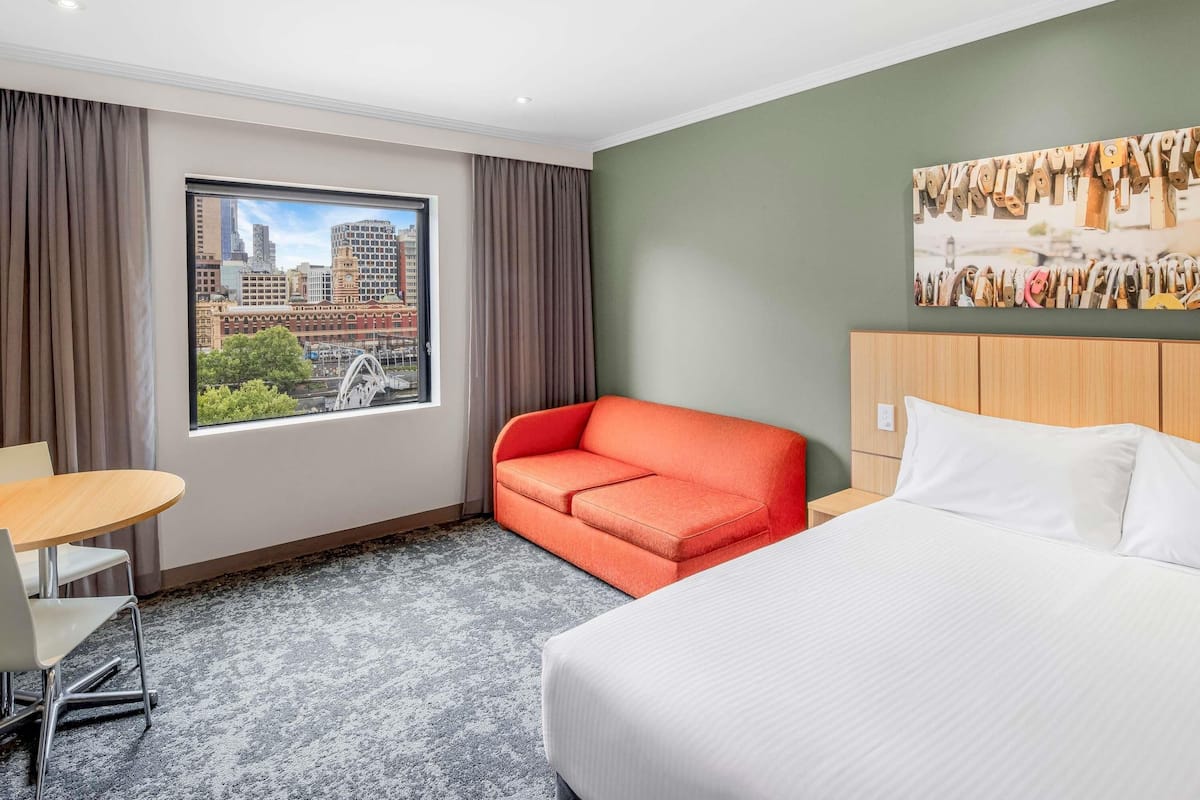 Superior Queen River View Room | In-room safe, desk, blackout curtains, soundproofing