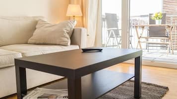 Suite 501 | Minibar, in-room safe, individually decorated, individually furnished
