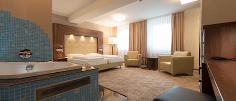 Suite, Jetted Tub | Minibar, in-room safe, soundproofing, free WiFi