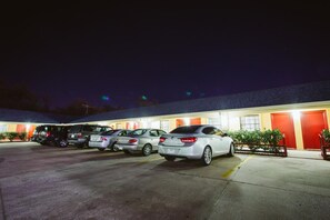 Free self parking - Regency Inn Channelview (Channelview)