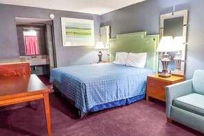 1 habitación, escritorio y ropa de cama 
