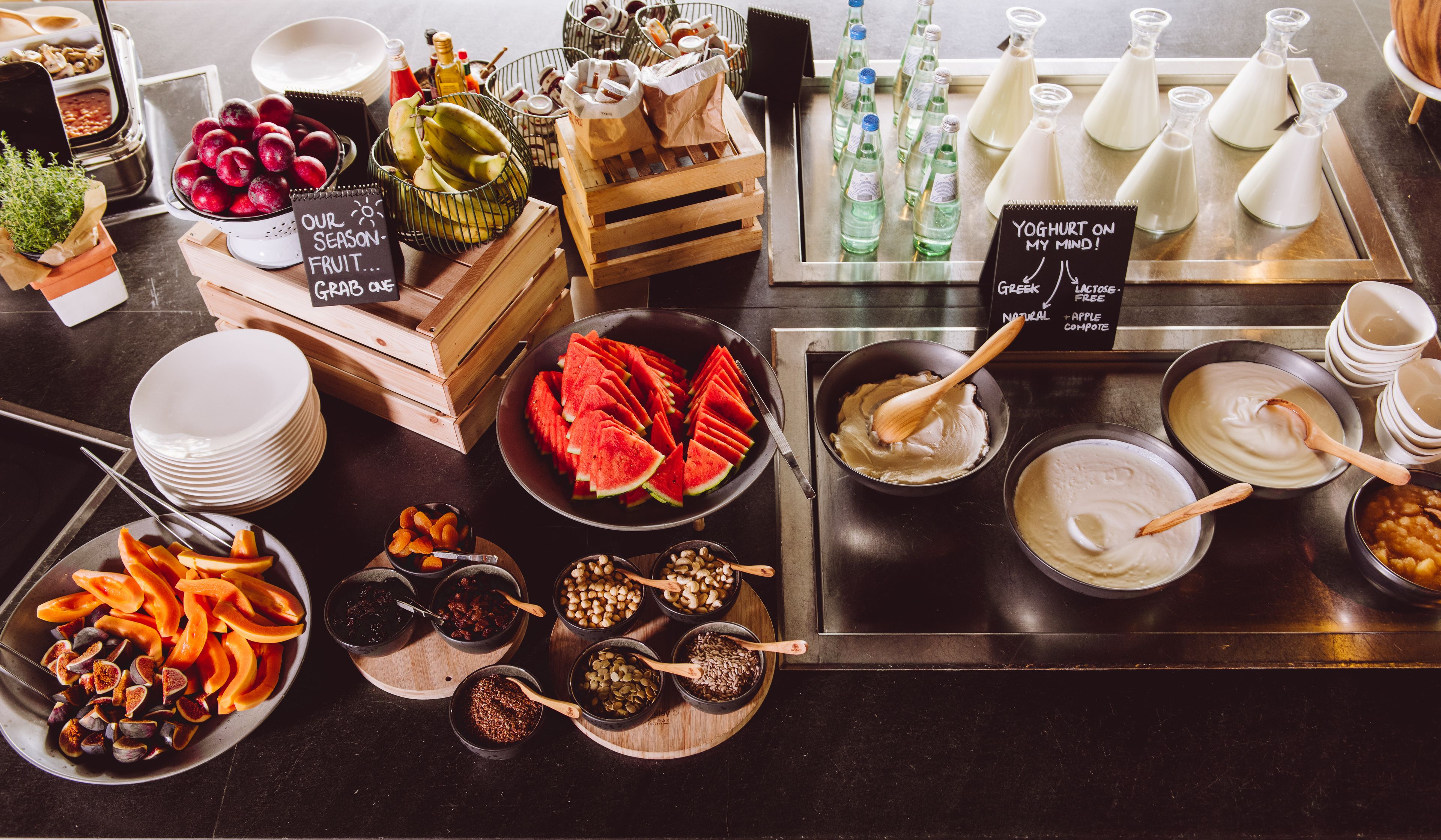 Daily to-go breakfast (EUR 25 per person)