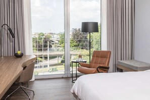 Premium Room, Balcony | Hypo-allergenic bedding, in-room safe, desk, laptop workspace