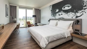 Rom – superior, hageutsikt | Allergitestet sengetøy, safe på rommet og skrivebord