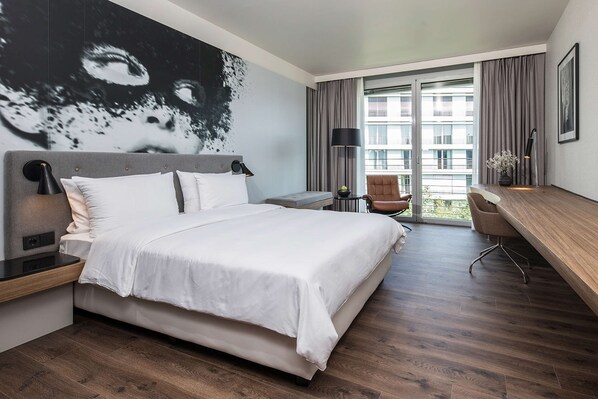 Habitación superior, vistas al jardín | Ropa de cama hipoalergénica, caja fuerte, escritorio