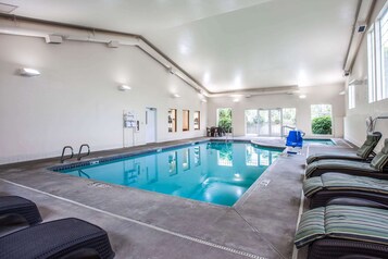 Indoor pool, sun loungers