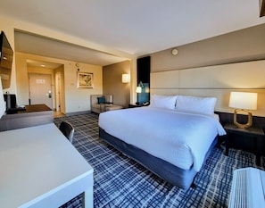 Hypo-allergenic bedding, in-room safe, individually furnished, desk