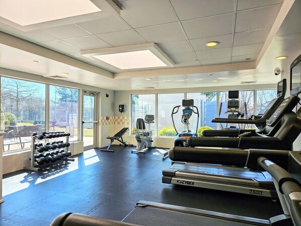 A gym with treadmills, dumbbells, and exercise equipment. - Holiday Inn Belcamp - Aberdeen Area by IHG (Belcamp)