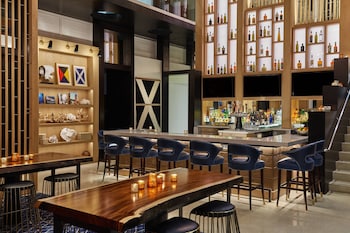 2 bars/lounges, rooftop bar at Hotel Republic San Diego, Autograph Collection