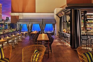 2 bars/lounges, rooftop bar