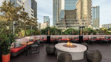 3 restaurants, breakfast, lunch, dinner served; Californian cuisine