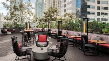 3 restaurants; breakfast, lunch, dinner, and brunch served