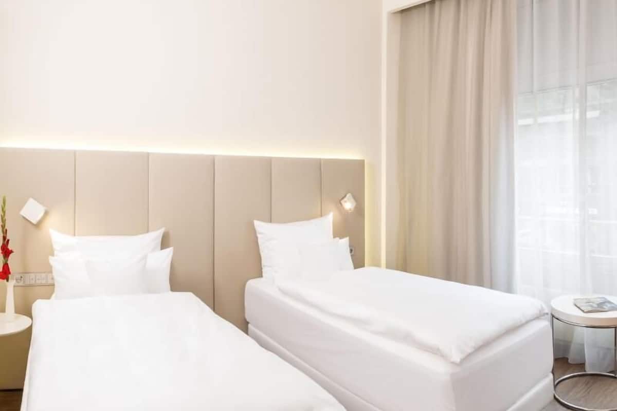 1 bedroom, hypo-allergenic bedding, pillowtop beds, minibar