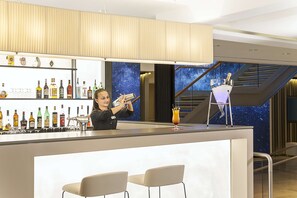 Bar (trong khuôn viên)