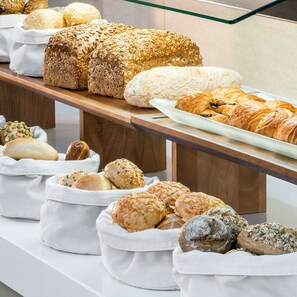 Daily buffet breakfast (EUR 26.00 per person)