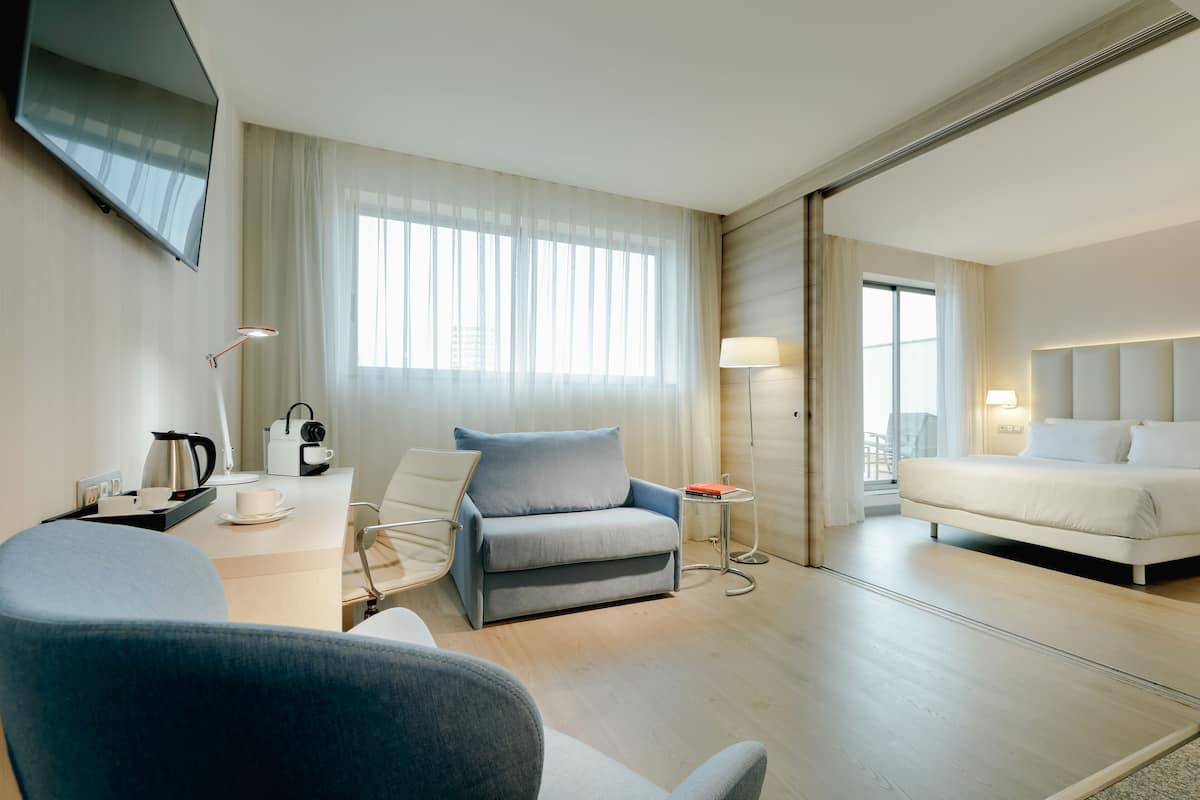 junior suite, terrace | minibar, in-room safe, individually furnished, desk
