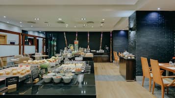 Desayuno buffet diario (EUR 14.00 por persona)
