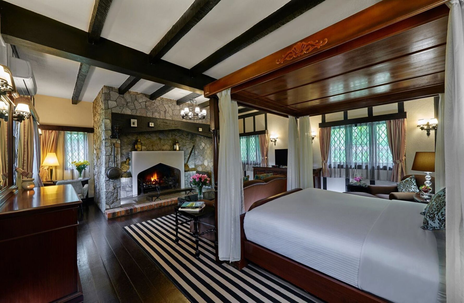 Minibar contenant certains articles gratuits, coffre-fort