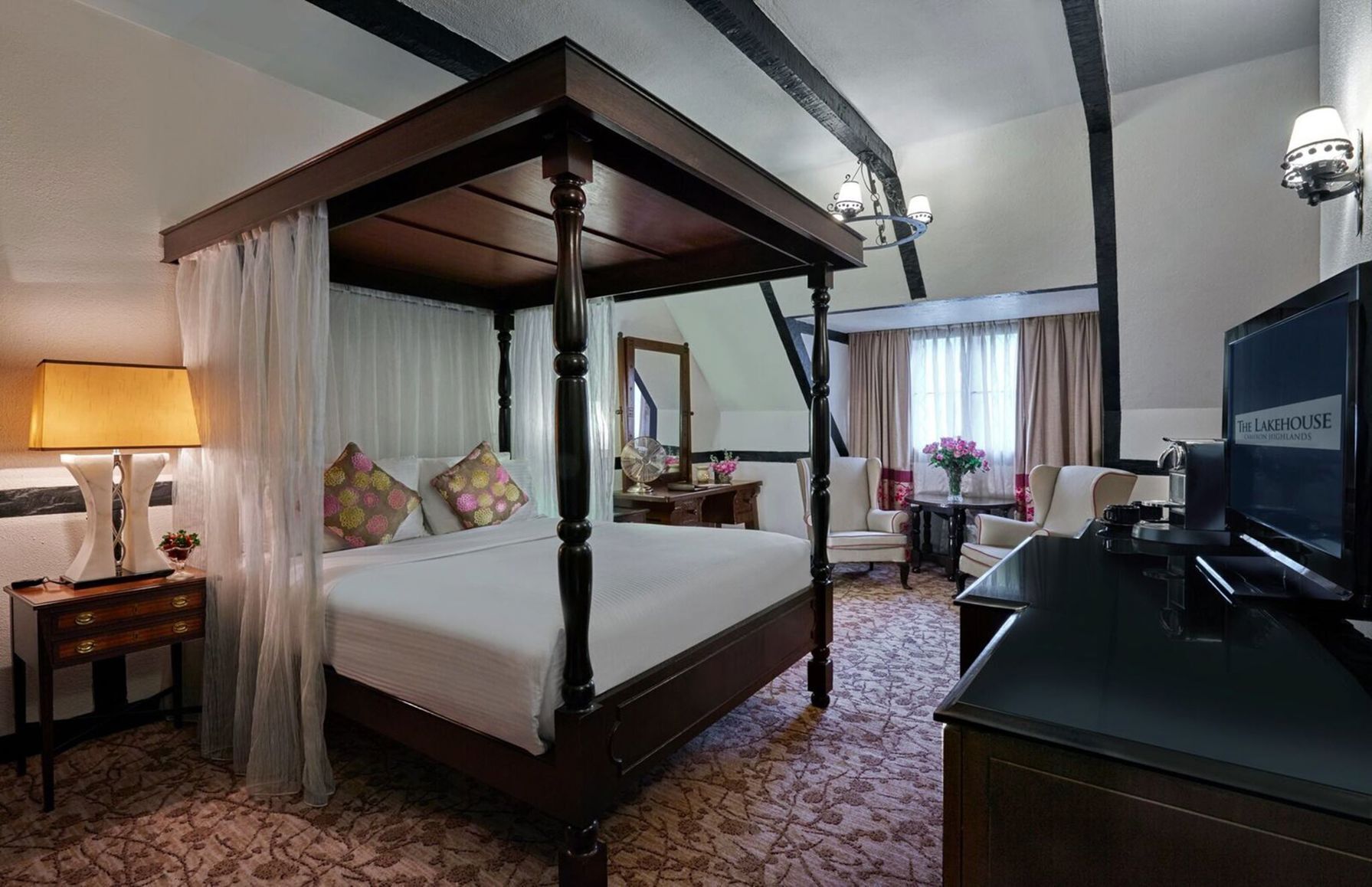 Minibar contenant certains articles gratuits, coffre-fort