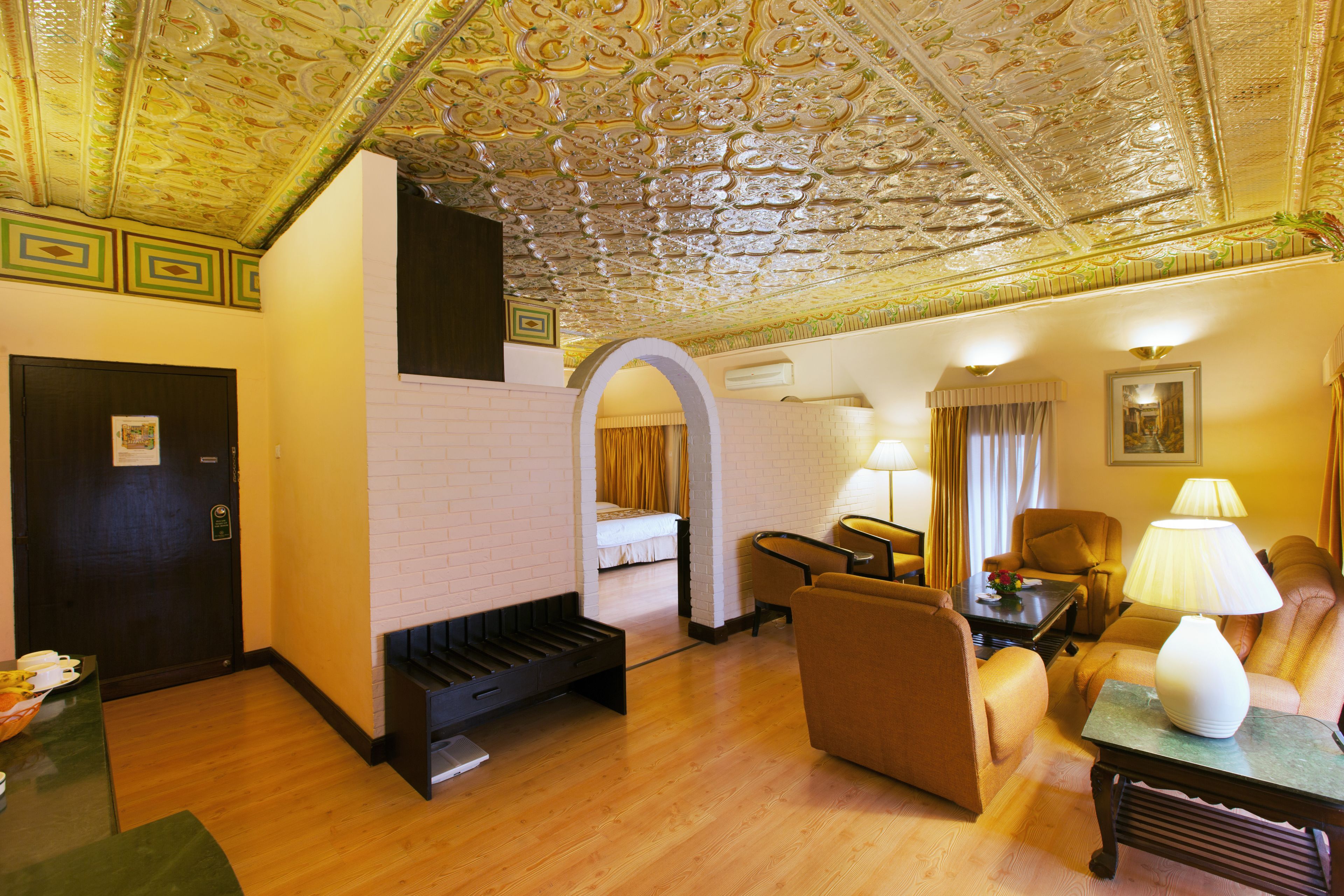 suite | living area | 24-inch lcd tv with cable channels, tv