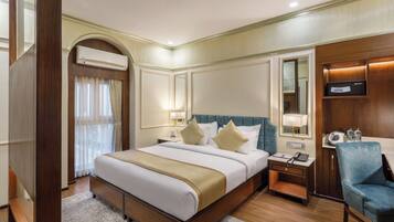 Deluxe Room King Bed | 1 bedroom, premium bedding, minibar, in-room safe