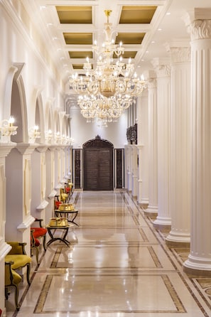 Coin salon dans le hall