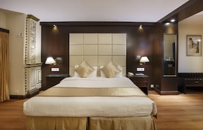 1 bedroom, premium bedding, minibar, in-room safe