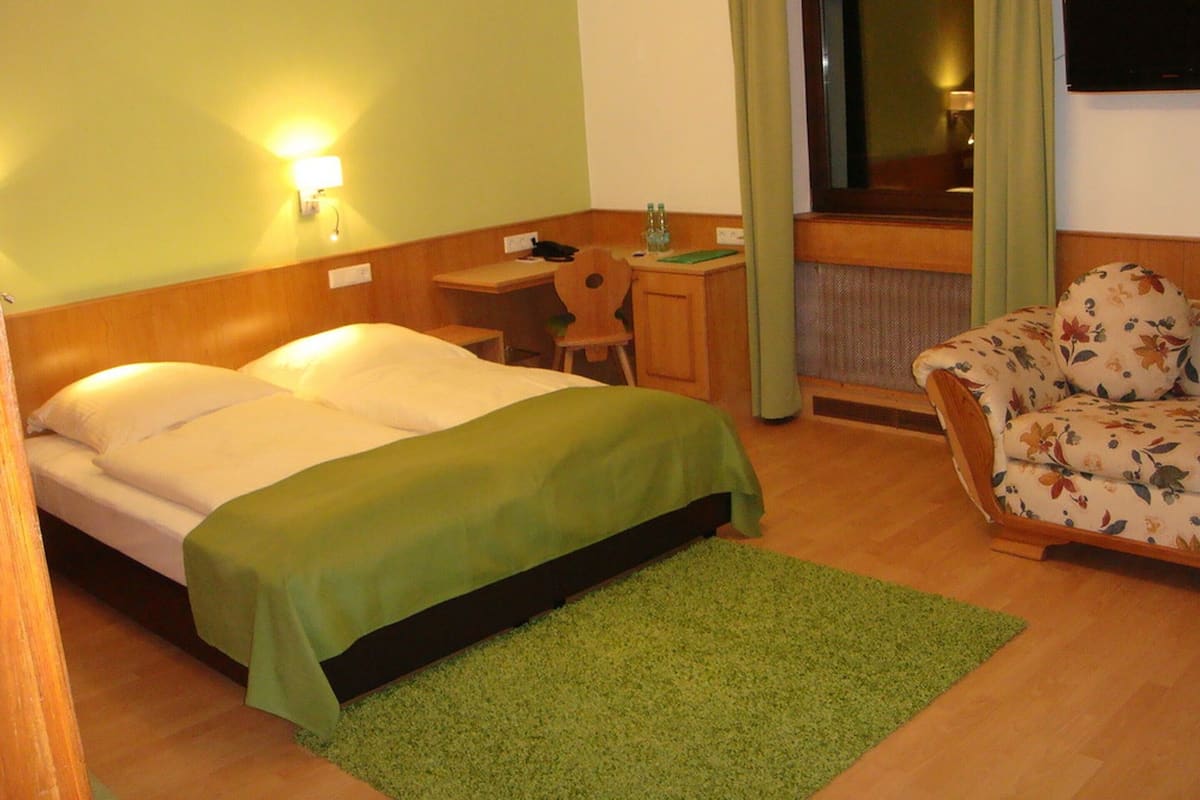 Basic Triple Room, 3 Single Beds, Private Bathroom