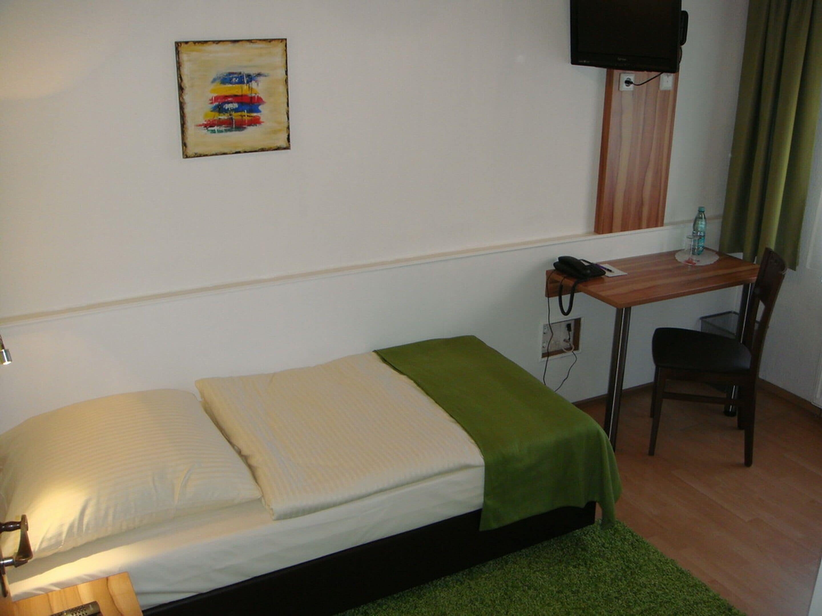 basic single room, 1 single bed, private bathroom | premium bedding, select comfort beds, individually decorated, desk