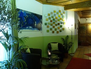 Coin salon dans le hall