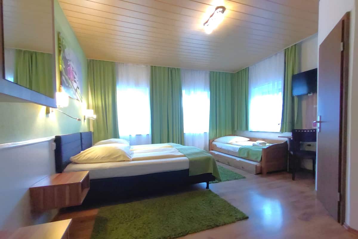 Basic Triple Room, 3 Twin Beds, Private Bathroom | Premium bedding, Select Comfort beds, desk, laptop workspace