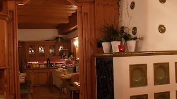 Se ofrece un desayuno bufé (9 EUR por persona)