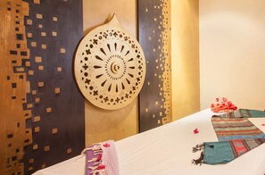 Bain à remous, hammam, massages aux pierres chaudes, massages thaïs