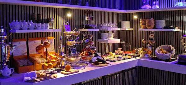 Desayuno autoservicio gratuito y diario