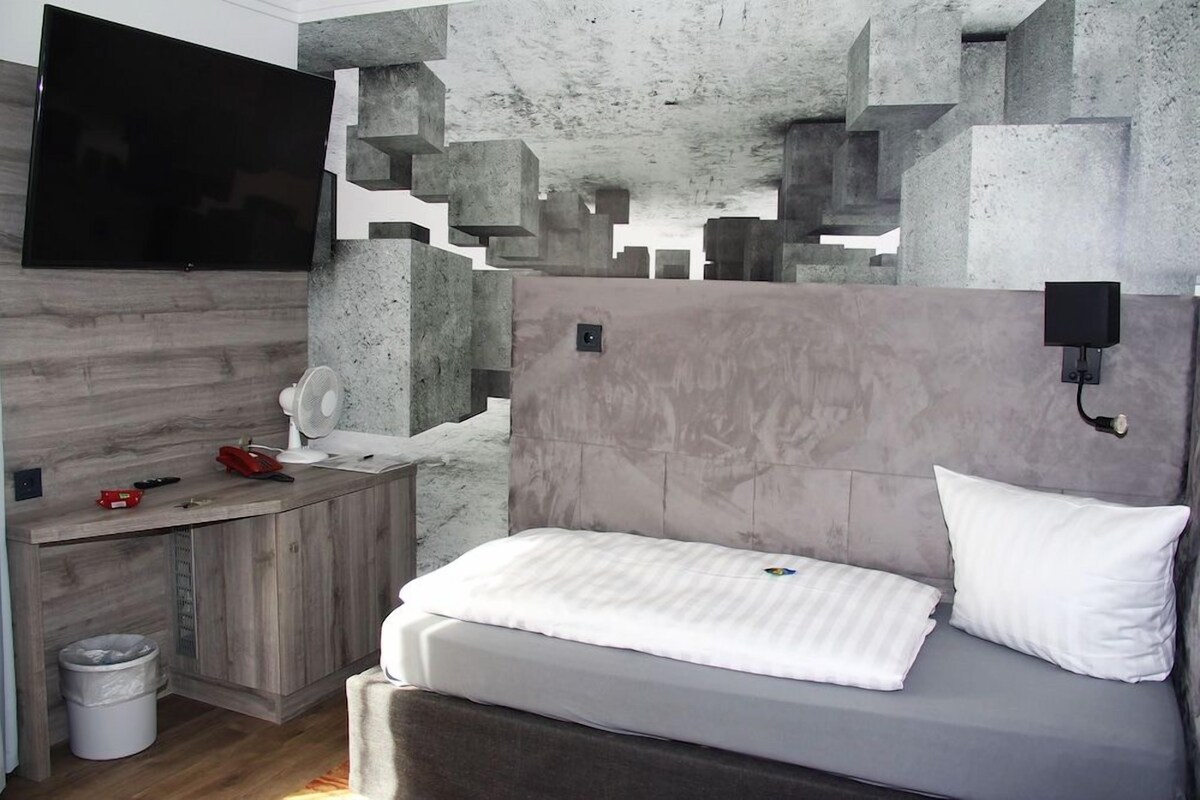Premium bedding, pillowtop beds, minibar, desk