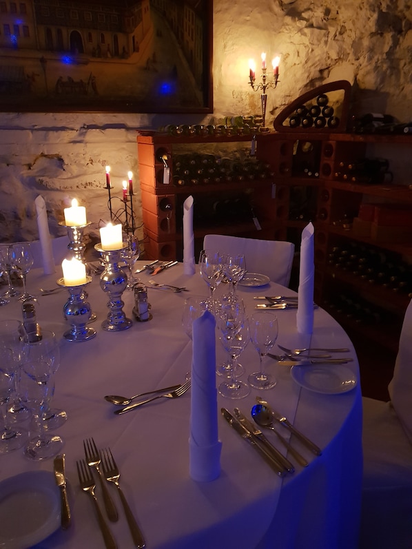 Lunch and dinner served, Regional cuisine