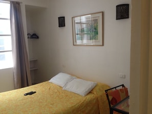 Chambre Double Standard, 1 lit double | Bureau, Wi-Fi gratuit, draps fournis