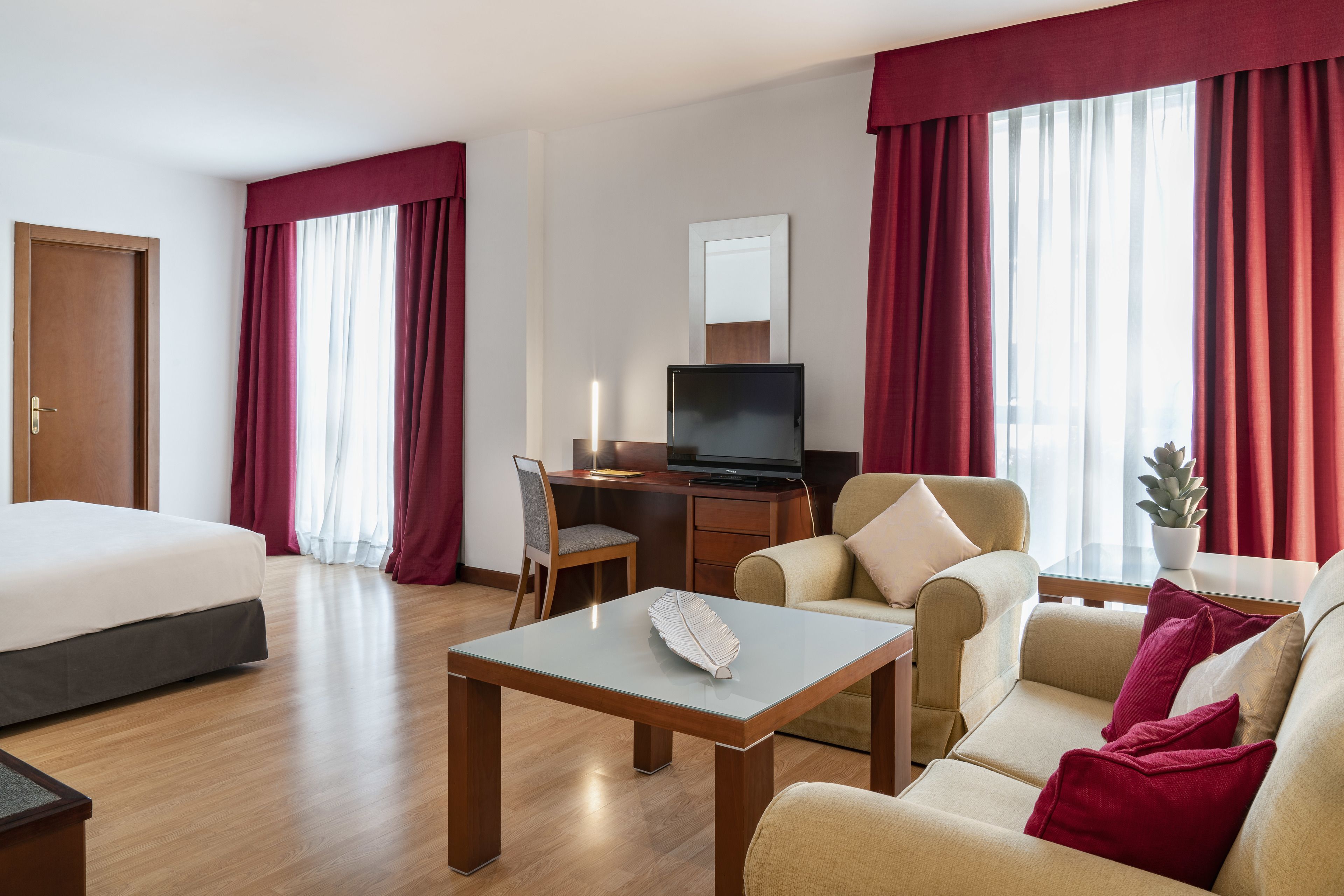 1 bedroom, down duvets, minibar, in-room safe