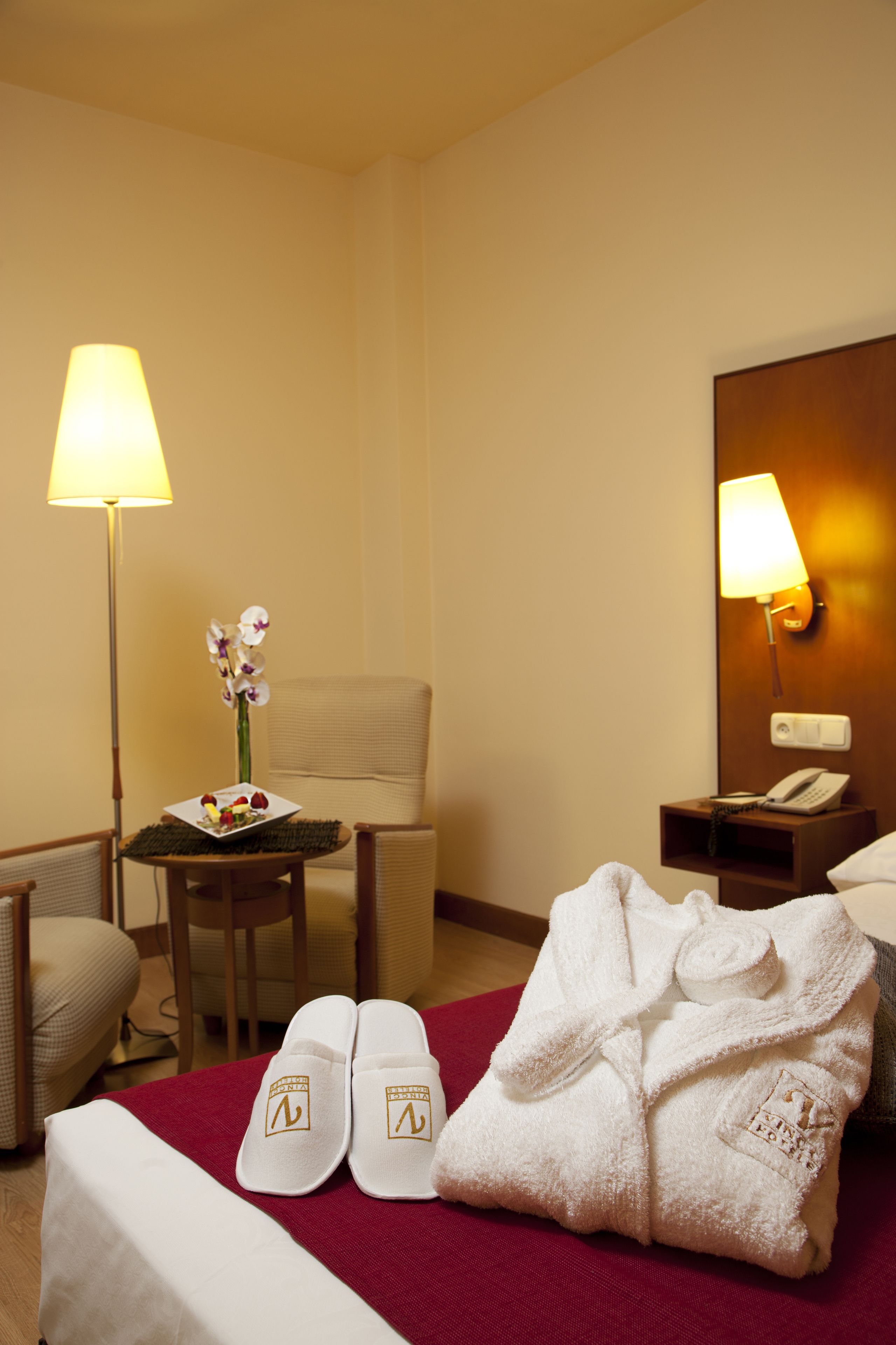 1 bedroom, down duvets, minibar, in-room safe